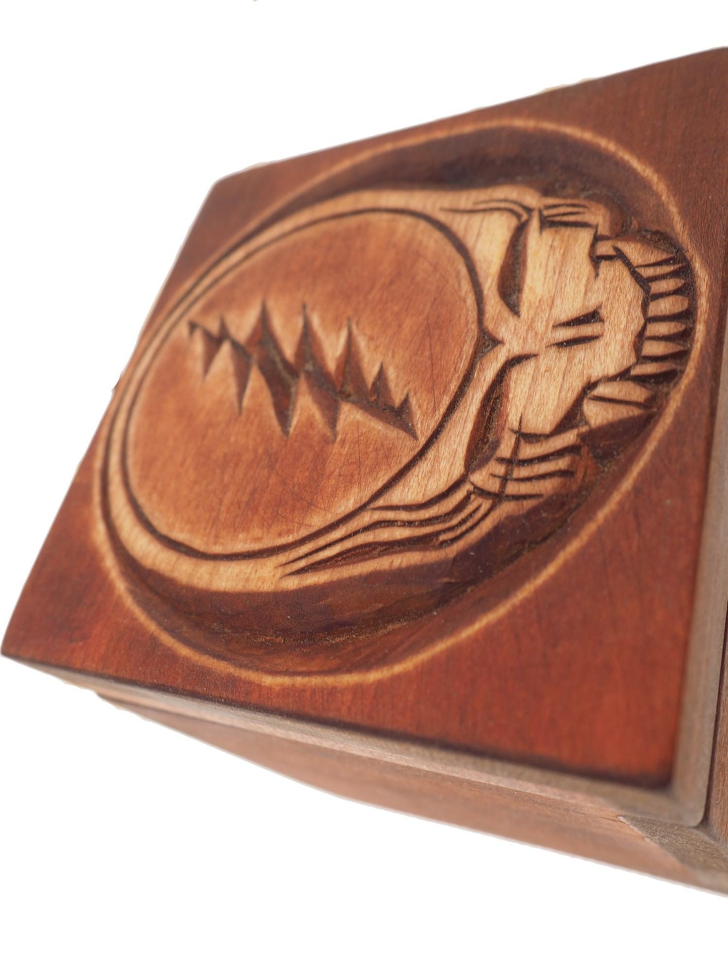 Hand carved personalized wood box, 4 inch whith any pattern you want
