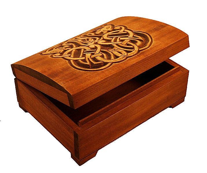 Wooden historical jewelry box with Urnes Dragons, Gotland (Sweden)