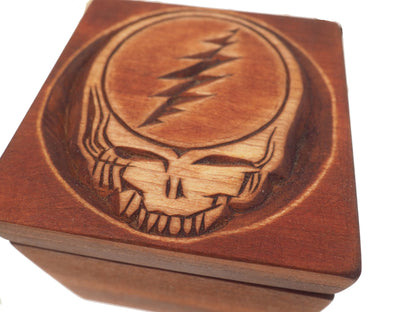 Hand carved personalized wood box, 4 inch whith any pattern you want
