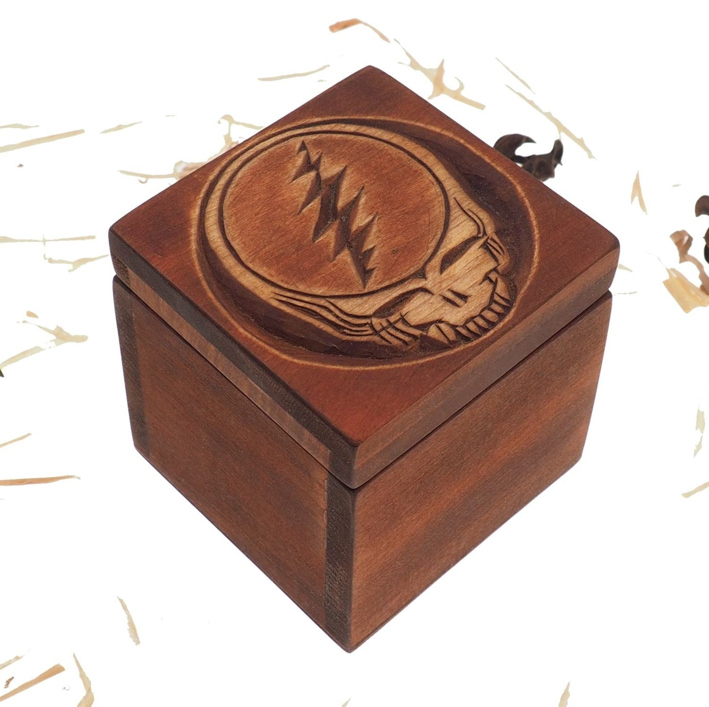 Hand carved personalized wood box, 4 inch whith any pattern you want